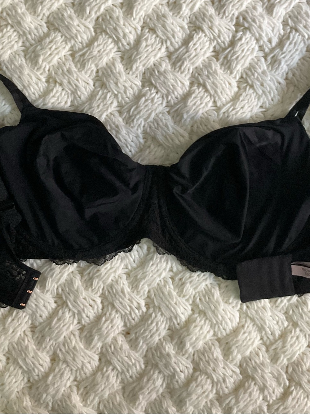 Victoria’s Secret Dream Angels push up Lace-Trim Underwire Bra